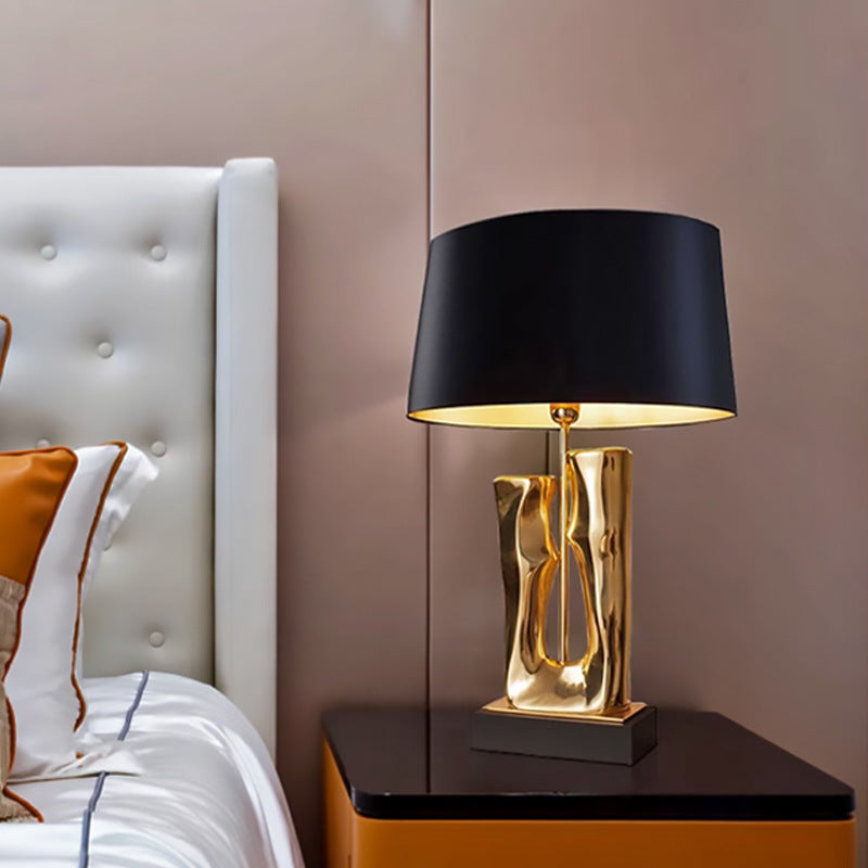 Luminária de mesa Rocha Dourada - design contemporâneo