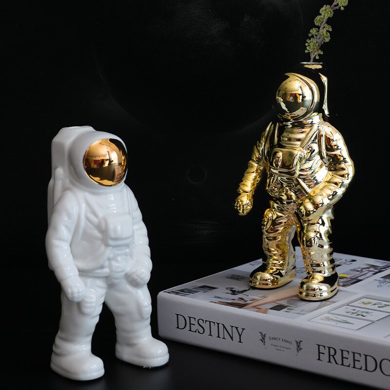 Vaso escultura Astronauta - cerâmica esmaltada