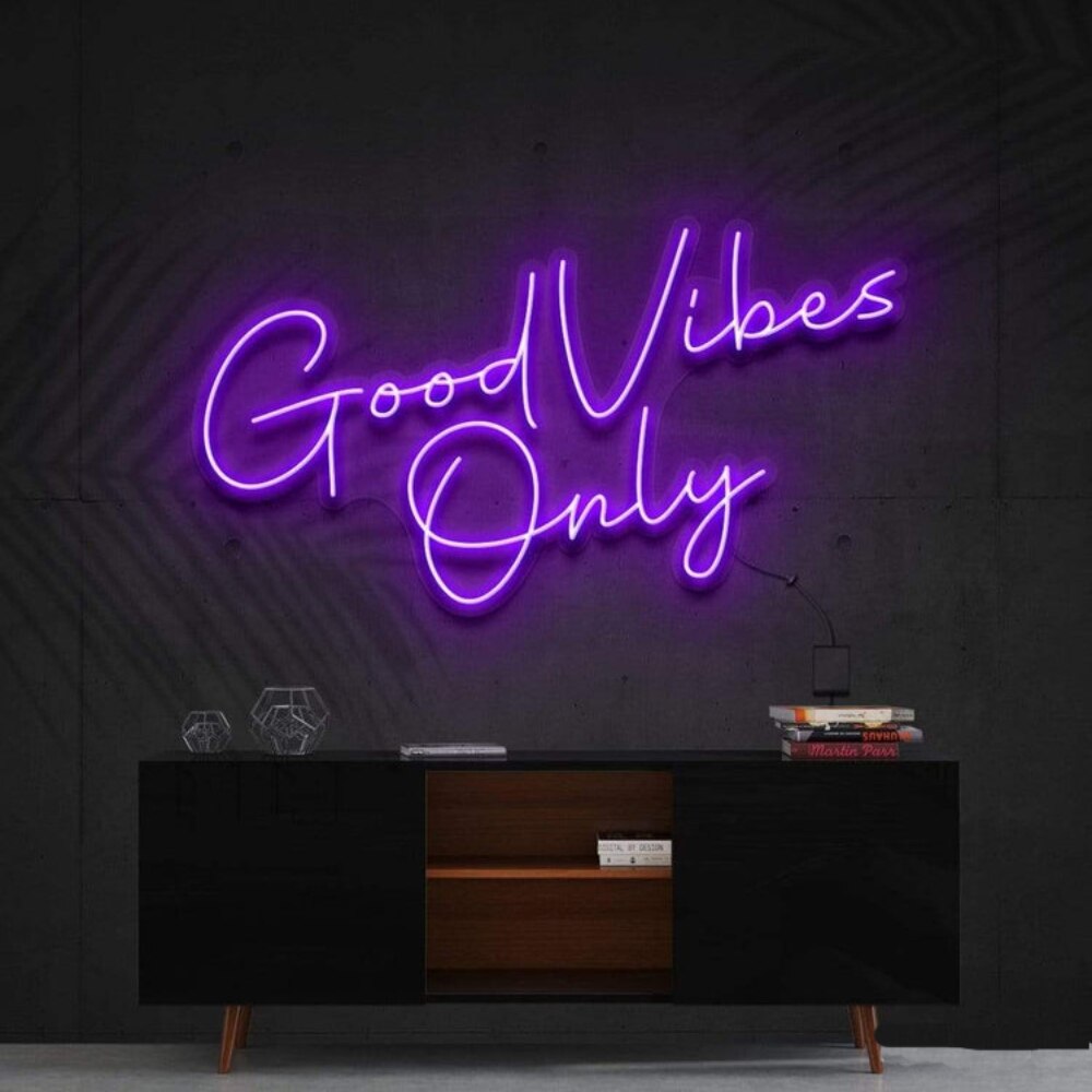 Letreiro Neon Good Vibes Only - 50x20cm