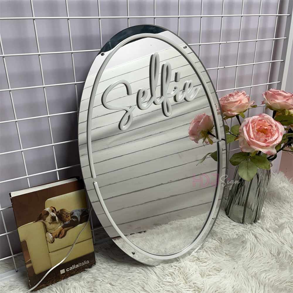 Espelho com led neon Selfie - 45x30cm
