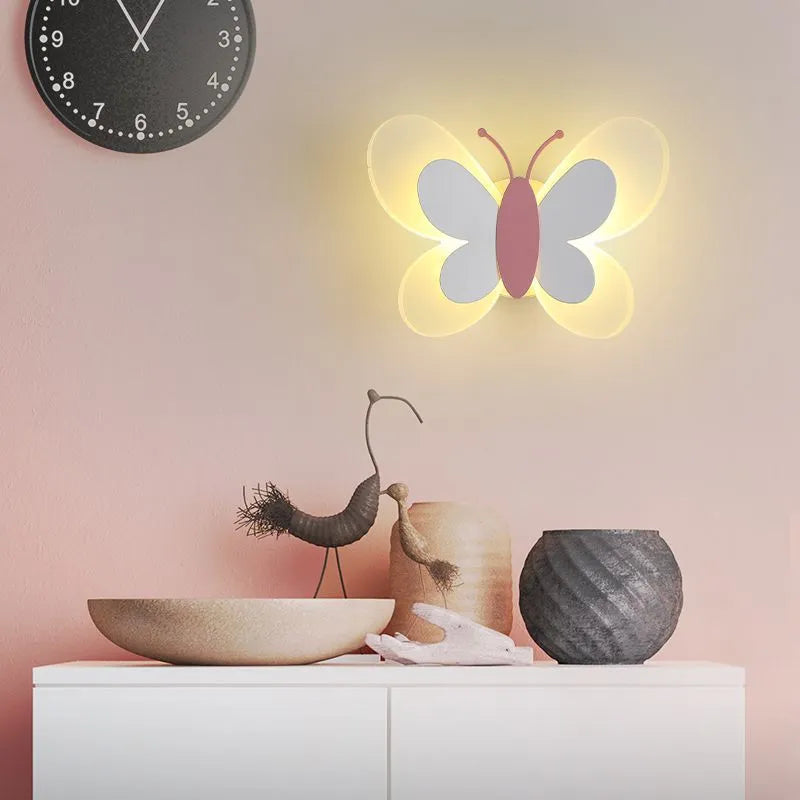 Arandela Borboleta - lúdica e acriativa