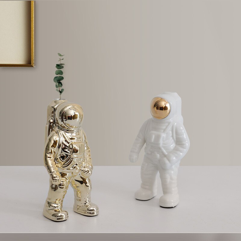 Vaso escultura Astronauta - cerâmica esmaltada
