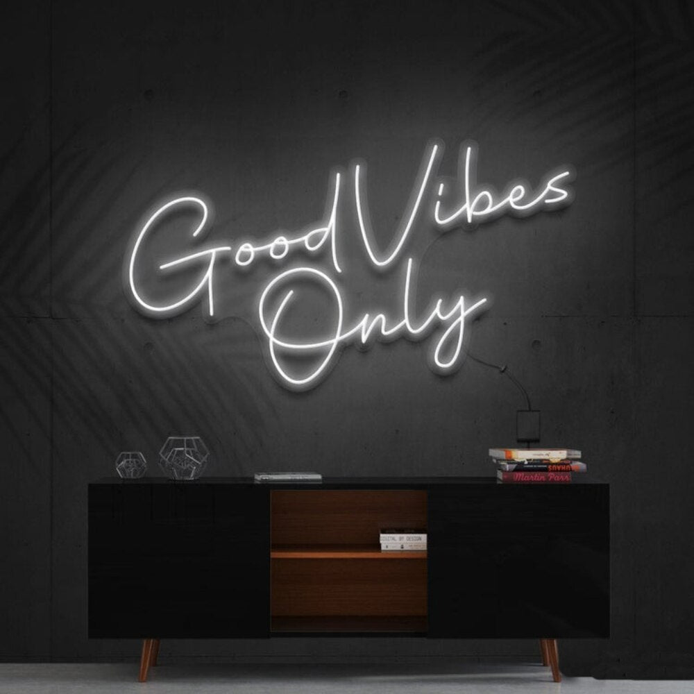 Letreiro Neon Good Vibes Only - 50x20cm
