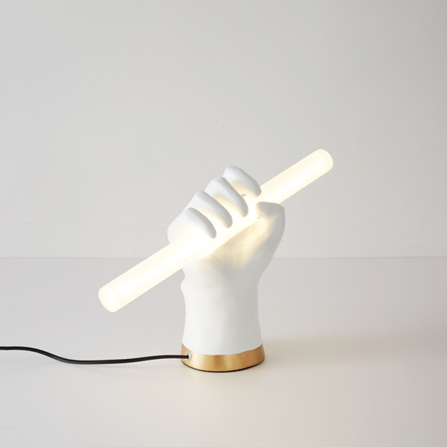 Luminária de mesa Mãos - Design Contemporâneo