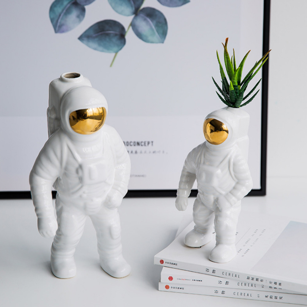 Vaso escultura Astronauta - cerâmica esmaltada