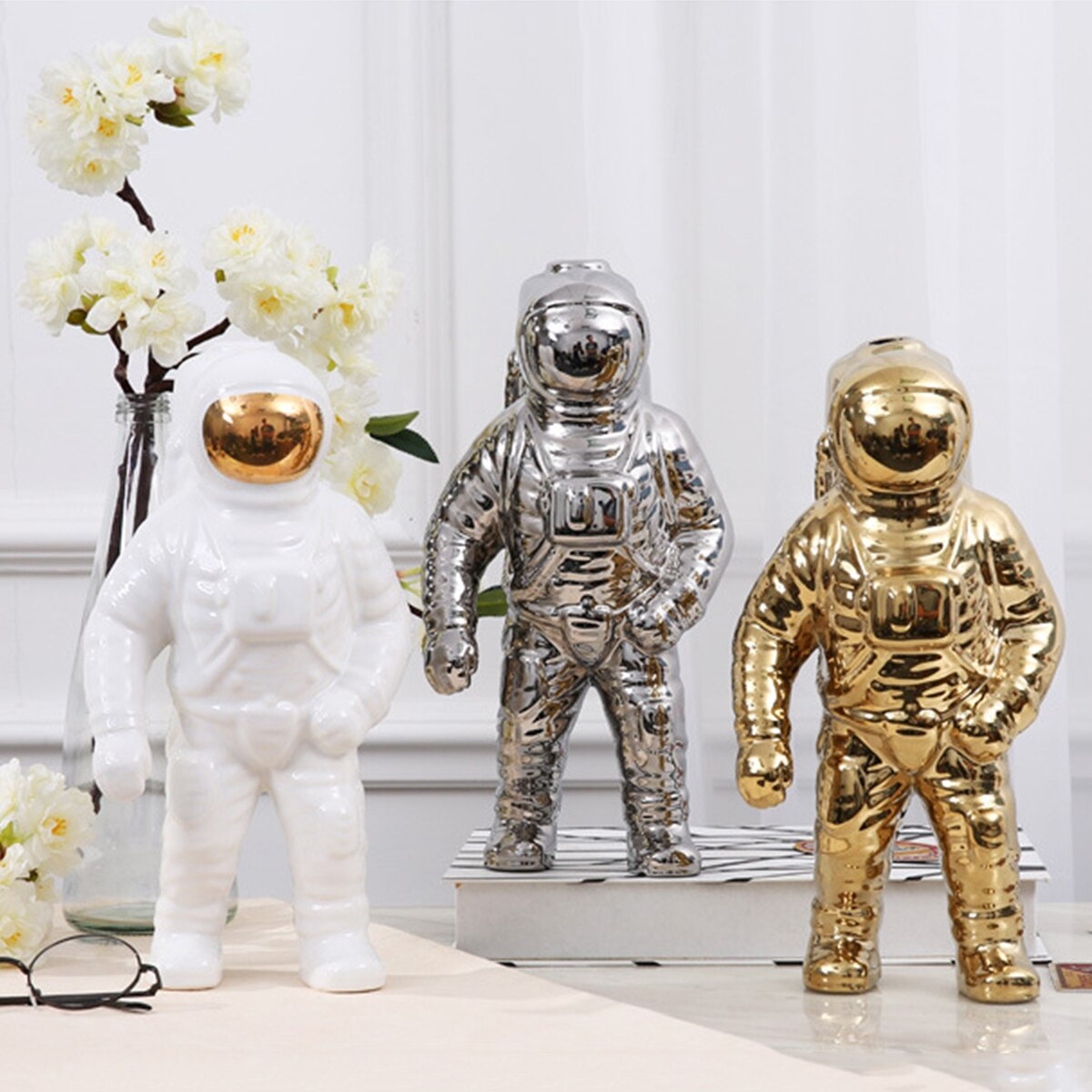 Vaso escultura Astronauta - cerâmica esmaltada