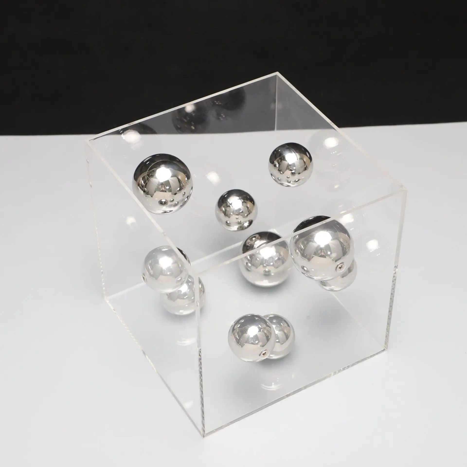 Caixa em acrílico com bolas em metal - Art Deco