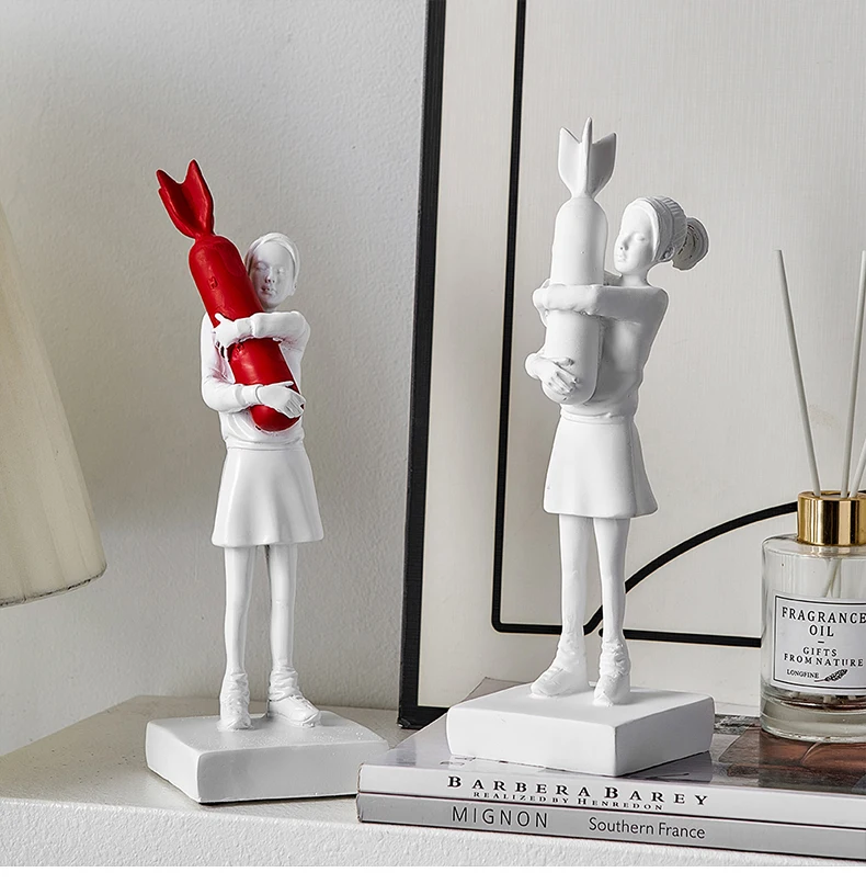 Escultura decorativa Bomb Girl - arte contemporânea