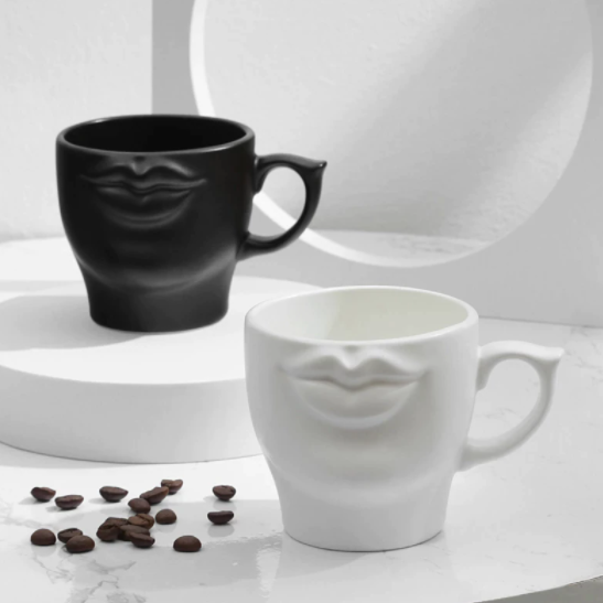 Caneca Kiss - em cerâmica
