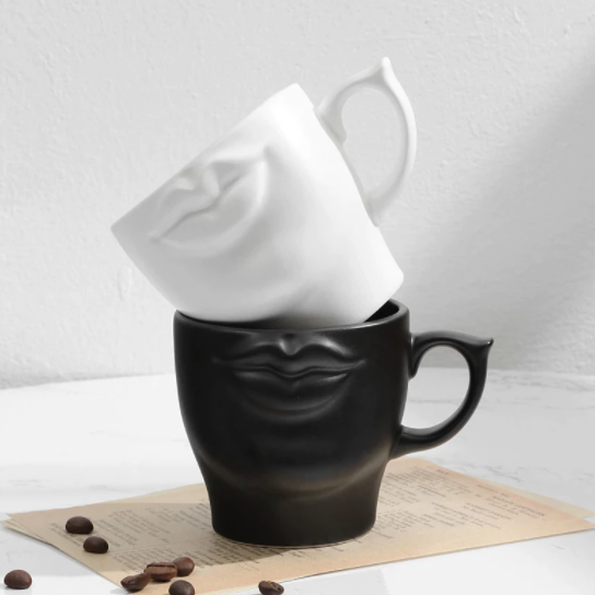Caneca Kiss - em cerâmica