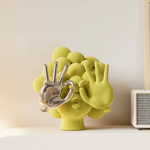 Escultura The Girl - design contemporâneo