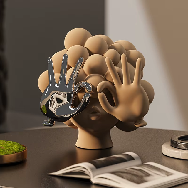 Escultura The Girl - design contemporâneo