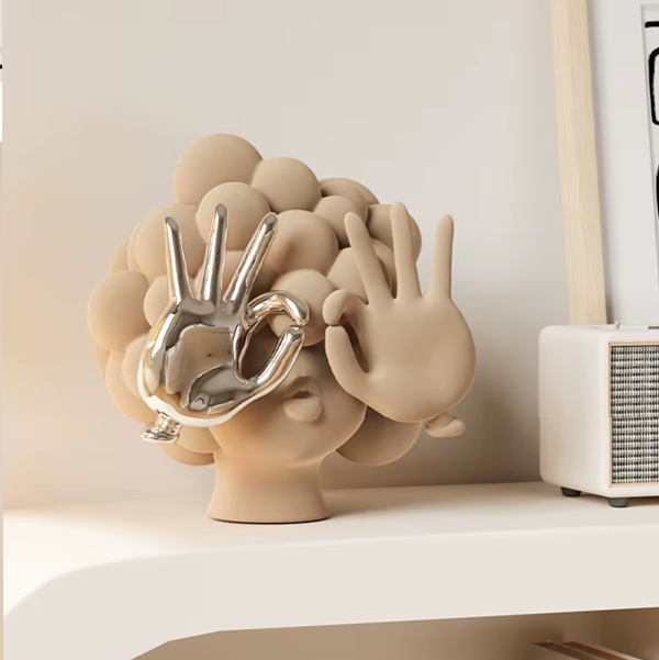 Escultura The Girl - design contemporâneo