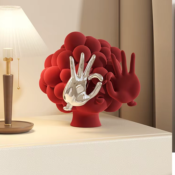 Escultura The Girl - design contemporâneo