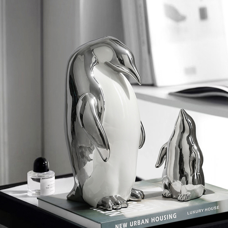 Escultura decorativa Penguim - em cerâmica