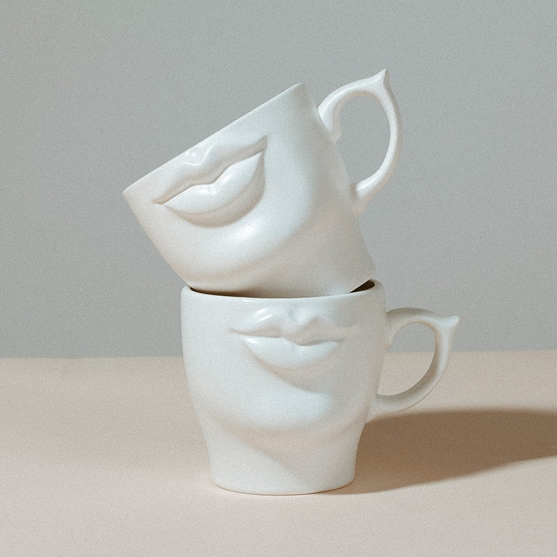 Caneca Kiss - em cerâmica