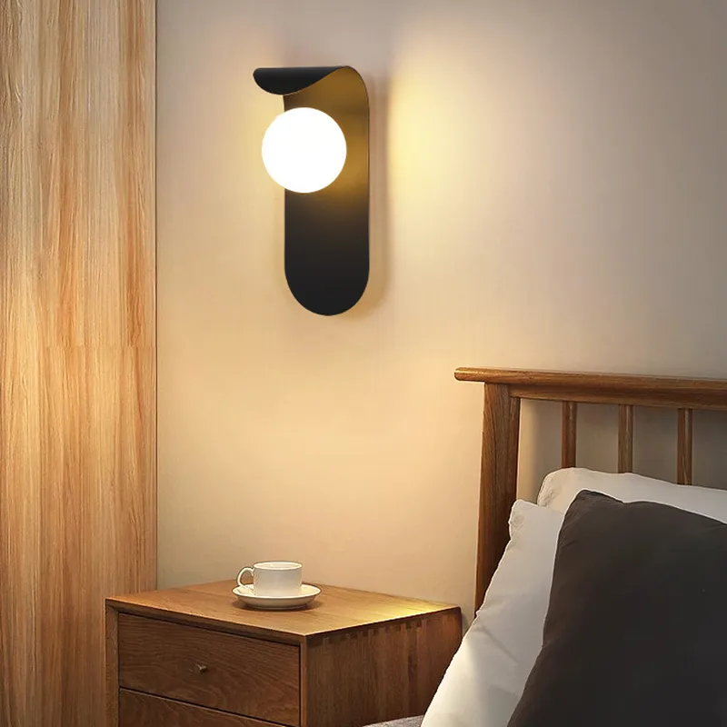 Arandela Metal Torcido - design moderno