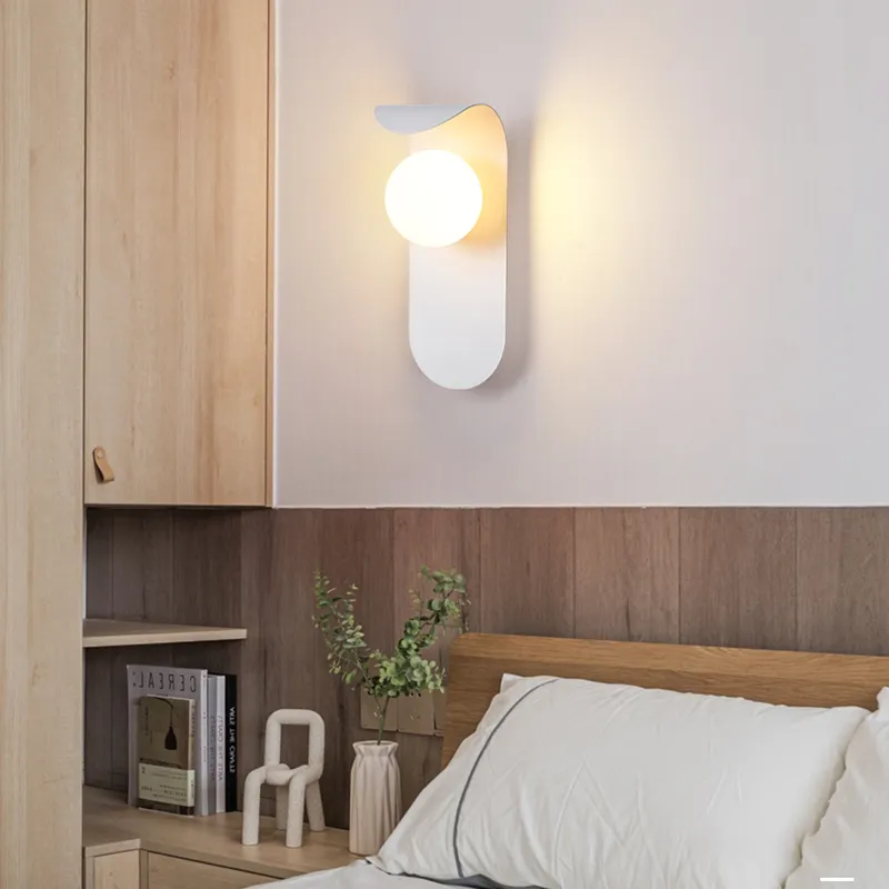 Arandela Metal Torcido - design moderno