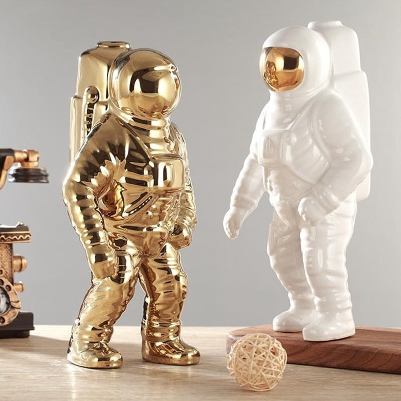 Vaso escultura Astronauta - cerâmica esmaltada