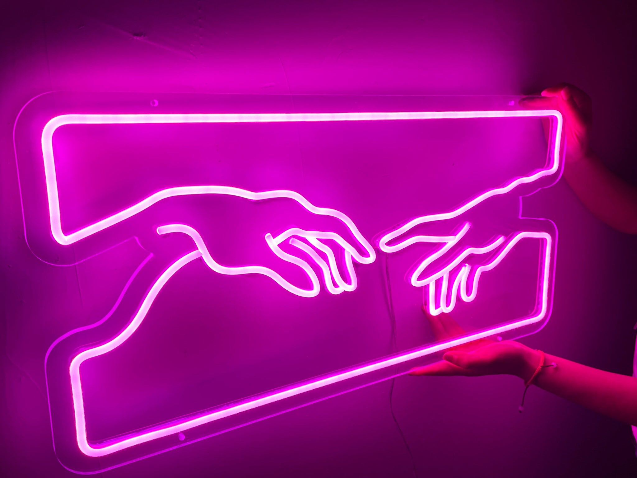 Neon contemporãneo Hands Michelangelo - 48cmx25cm