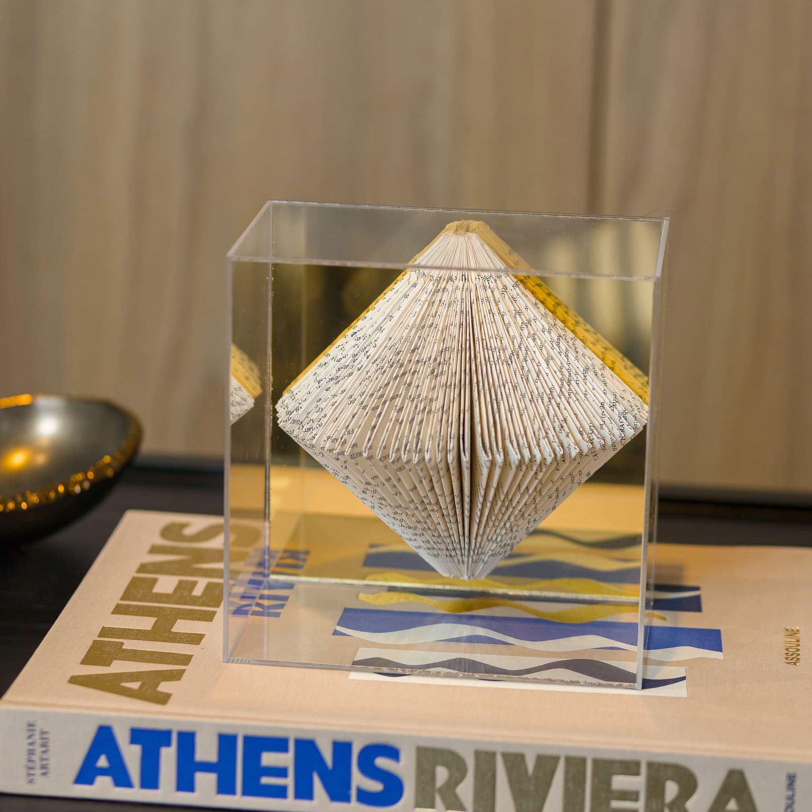 Escultura Contemporânea na Caixa de acrílico (Cópia)