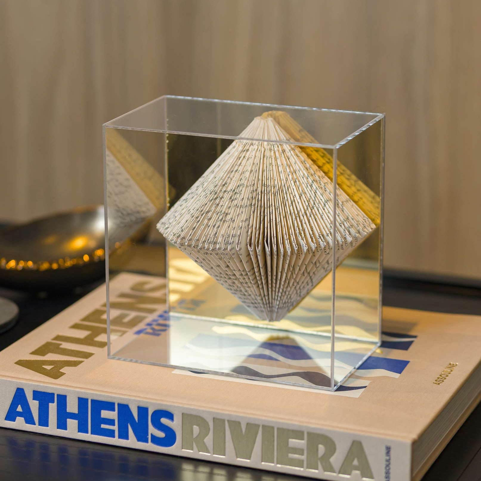 Escultura Contemporânea na Caixa de acrílico (Cópia)