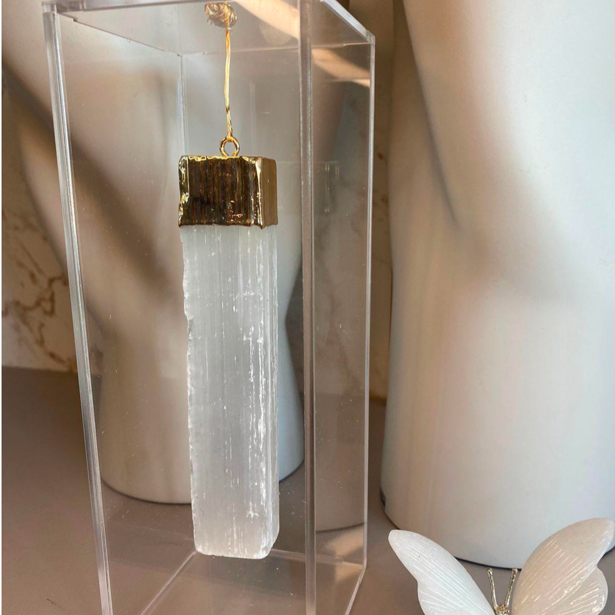 Colar de mesa e caixa de acrílico