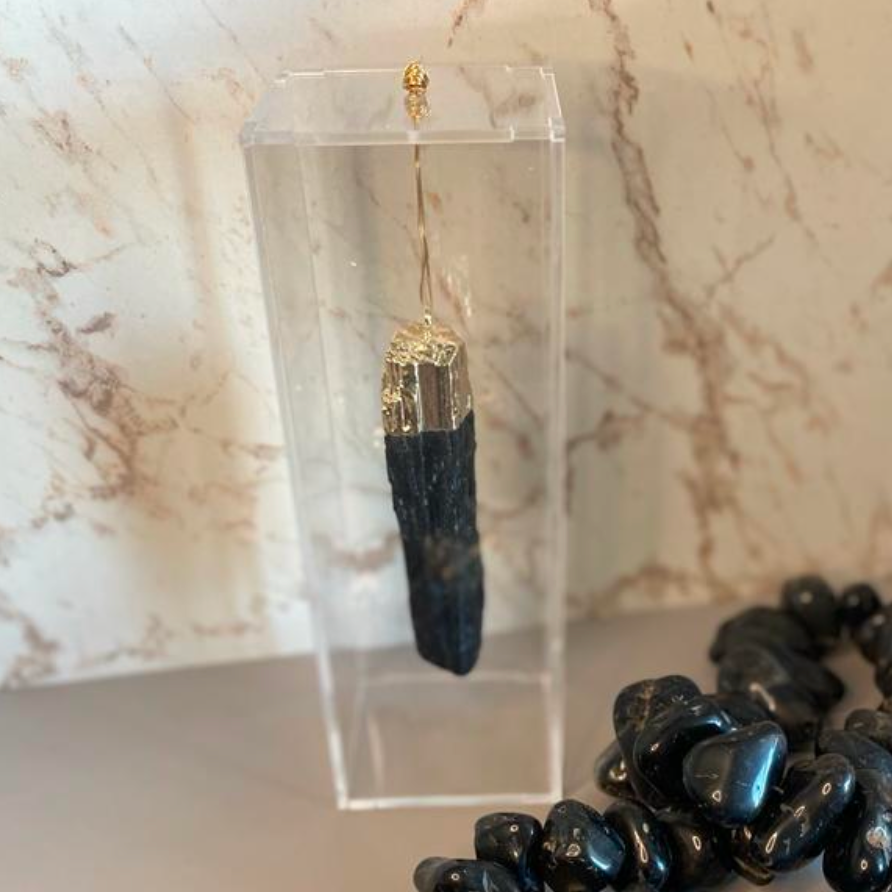 Colar de mesa e caixa de acrílico