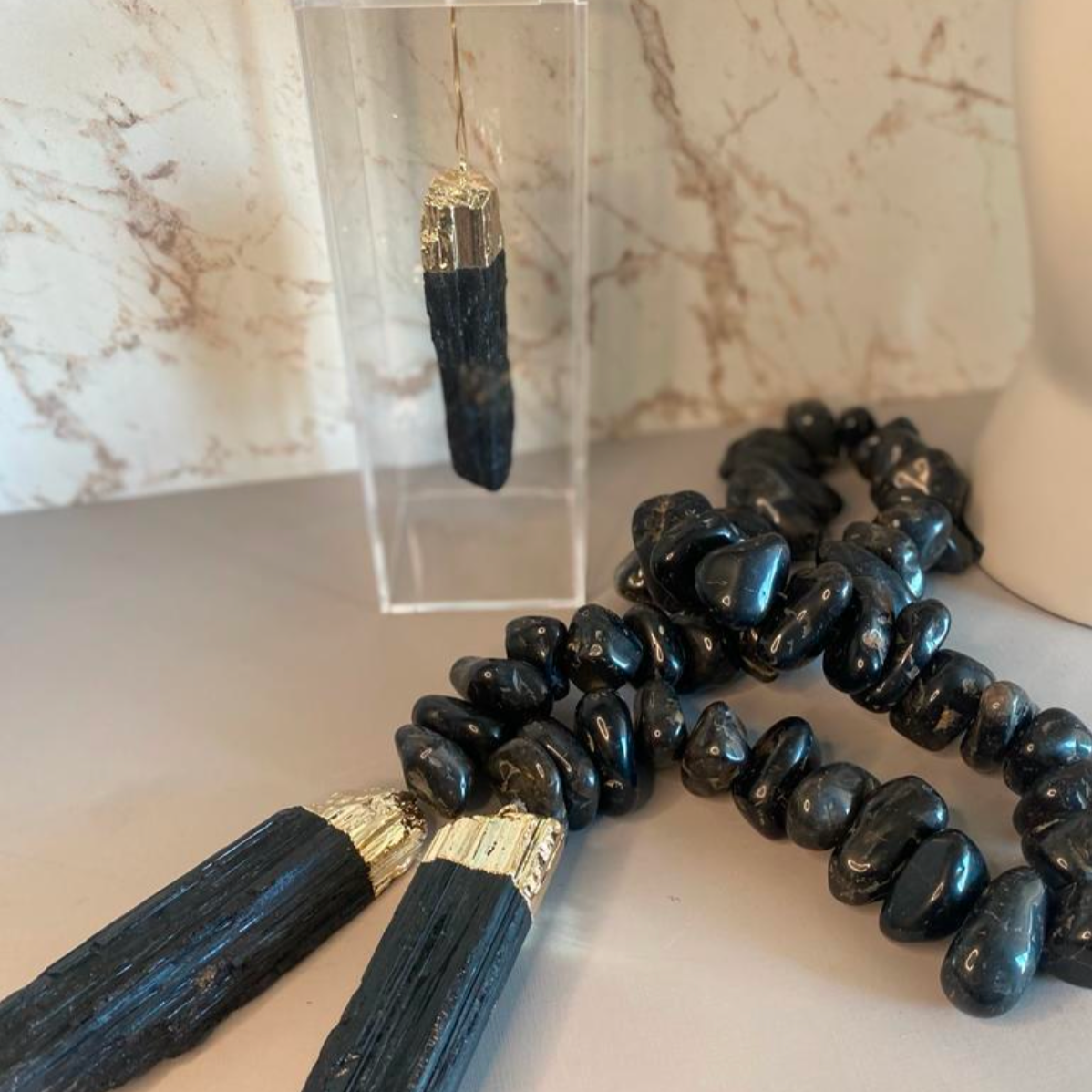 Colar de mesa e caixa de acrílico