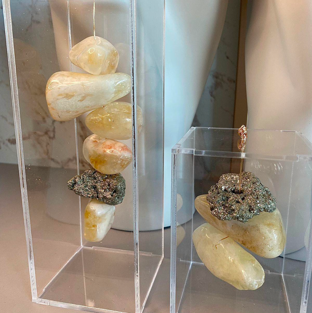 Caixa acrílica com pedras - 10 opções