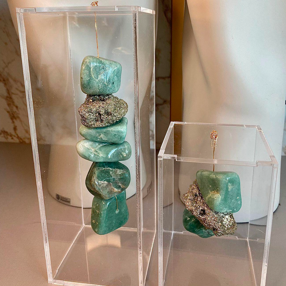 Caixa acrílica com pedras - 10 opções