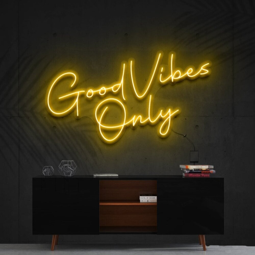 Letreiro Neon Good Vibes Only - 50x20cm