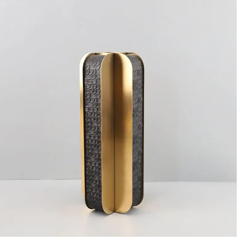 Vasos em metal com acabamento em couro - 02 Tamanhos