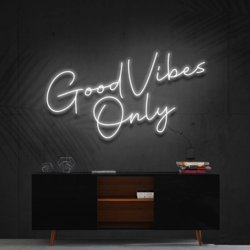Letreiro Neon Good Vibes Only - 50x20cm