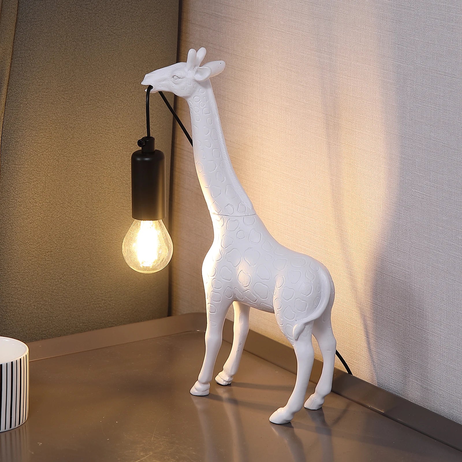 Luminária de mesa Girafa - 02 Cores