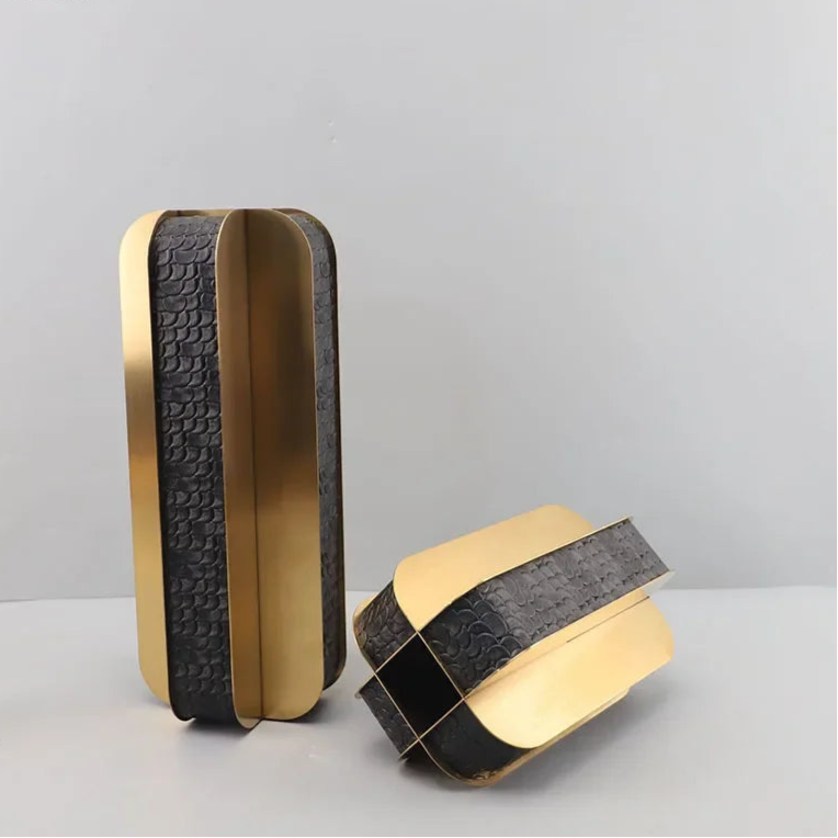 Vasos em metal com acabamento em couro - 02 Tamanhos