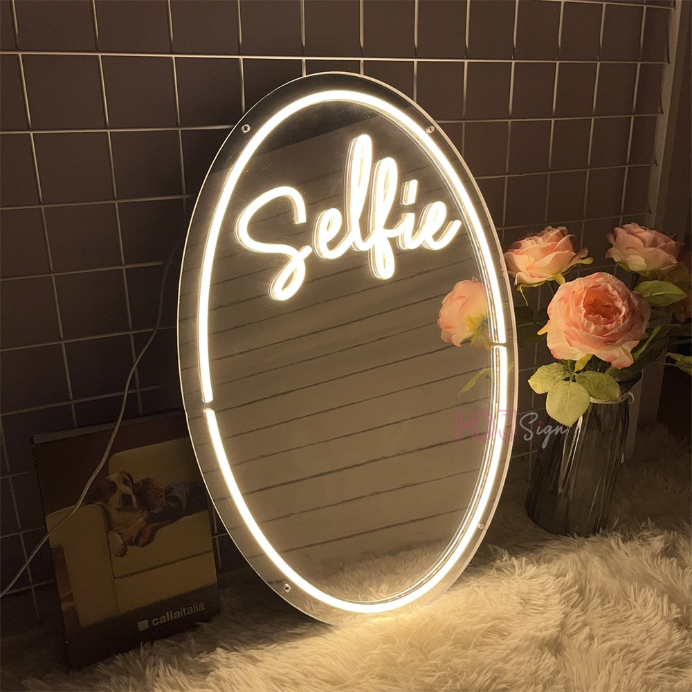 Espelho com led neon Selfie - 45x30cm