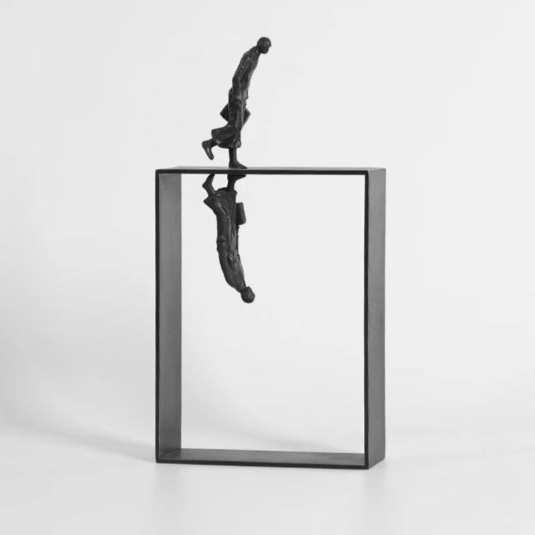 Escultura Minimalista Sombra - em metal