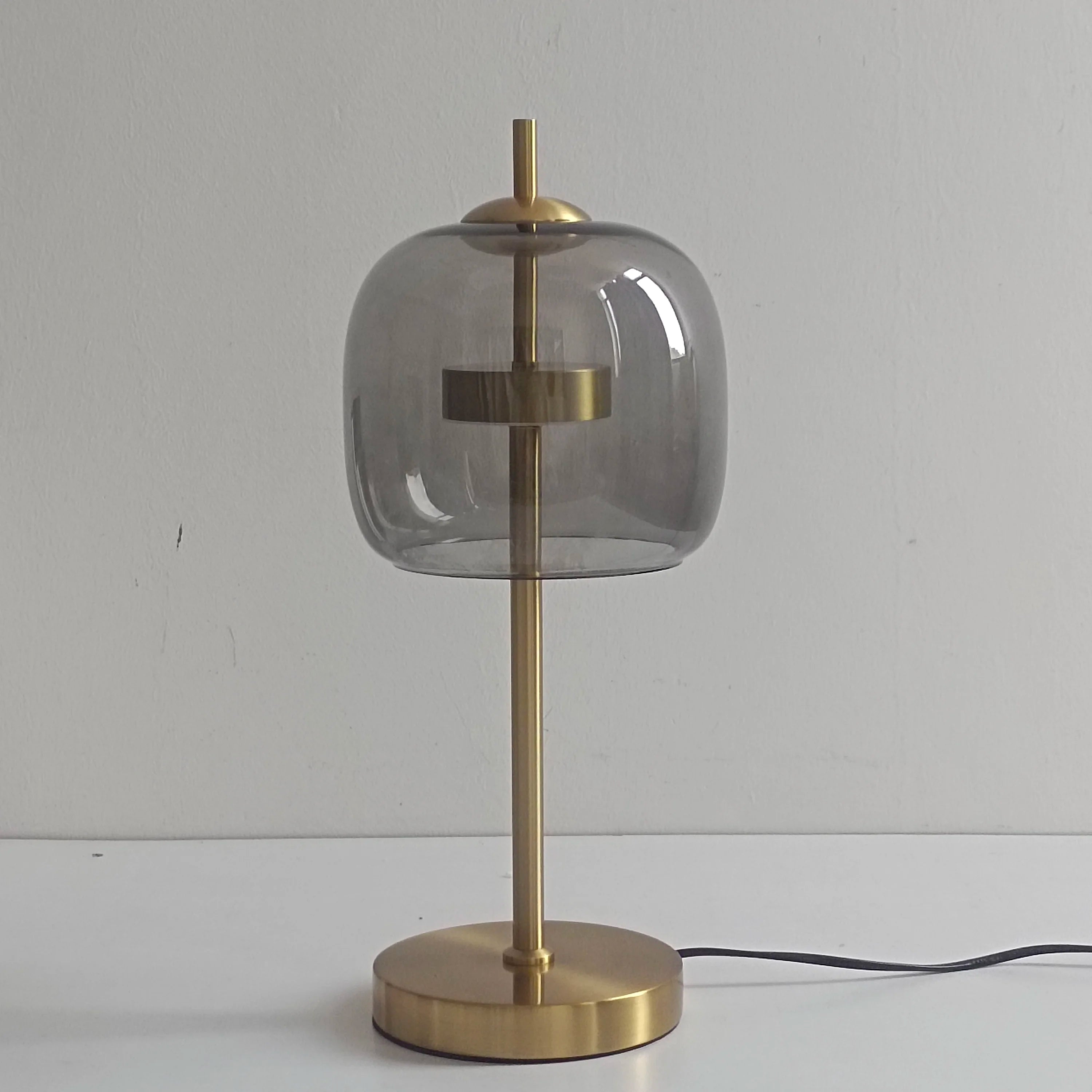 Luminária de mesa Philly - 03 Opções de vidro