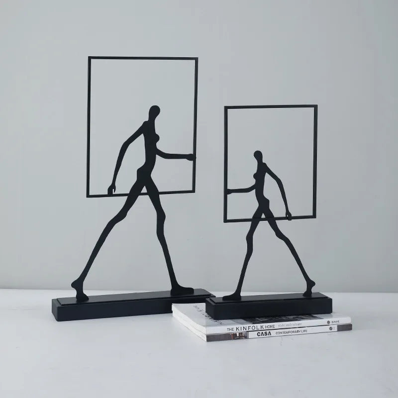 Escultura em metal Walk - 02 Tamanhos