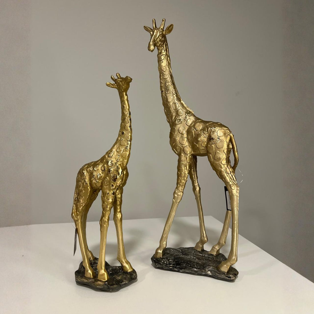 Esculturas Girafa Africana Dourado - 02 Tamanhos