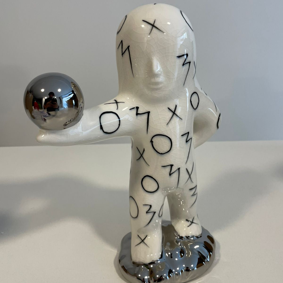 Escultura Contemporânea Little Guy - em cerâmica *peça exclusiva