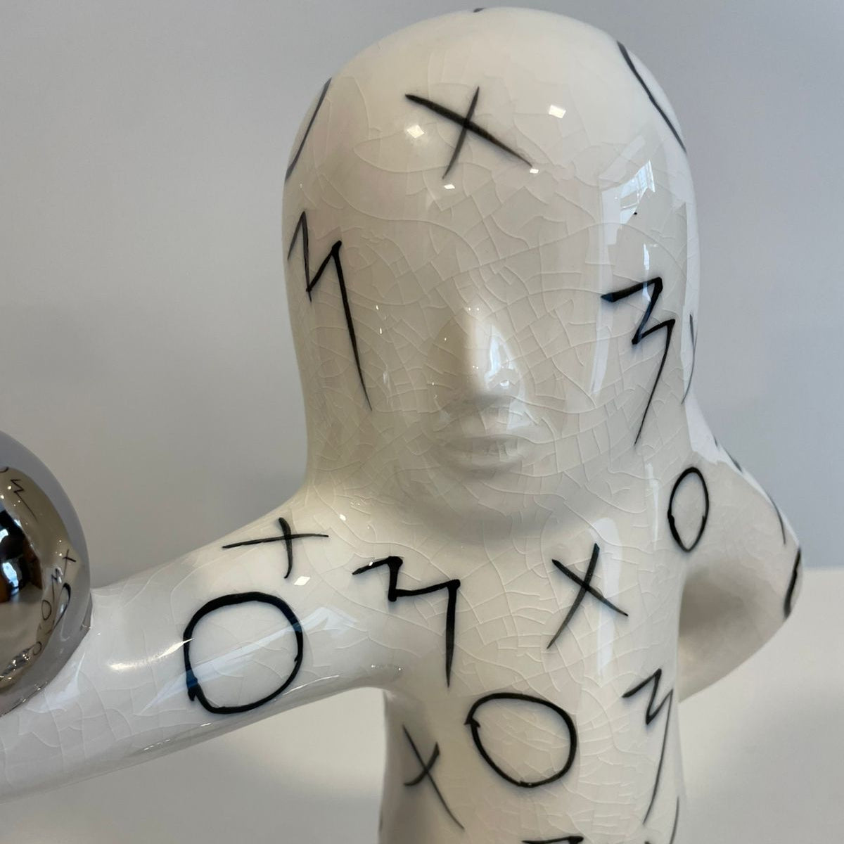 Escultura Contemporânea Little Guy - em cerâmica *peça exclusiva