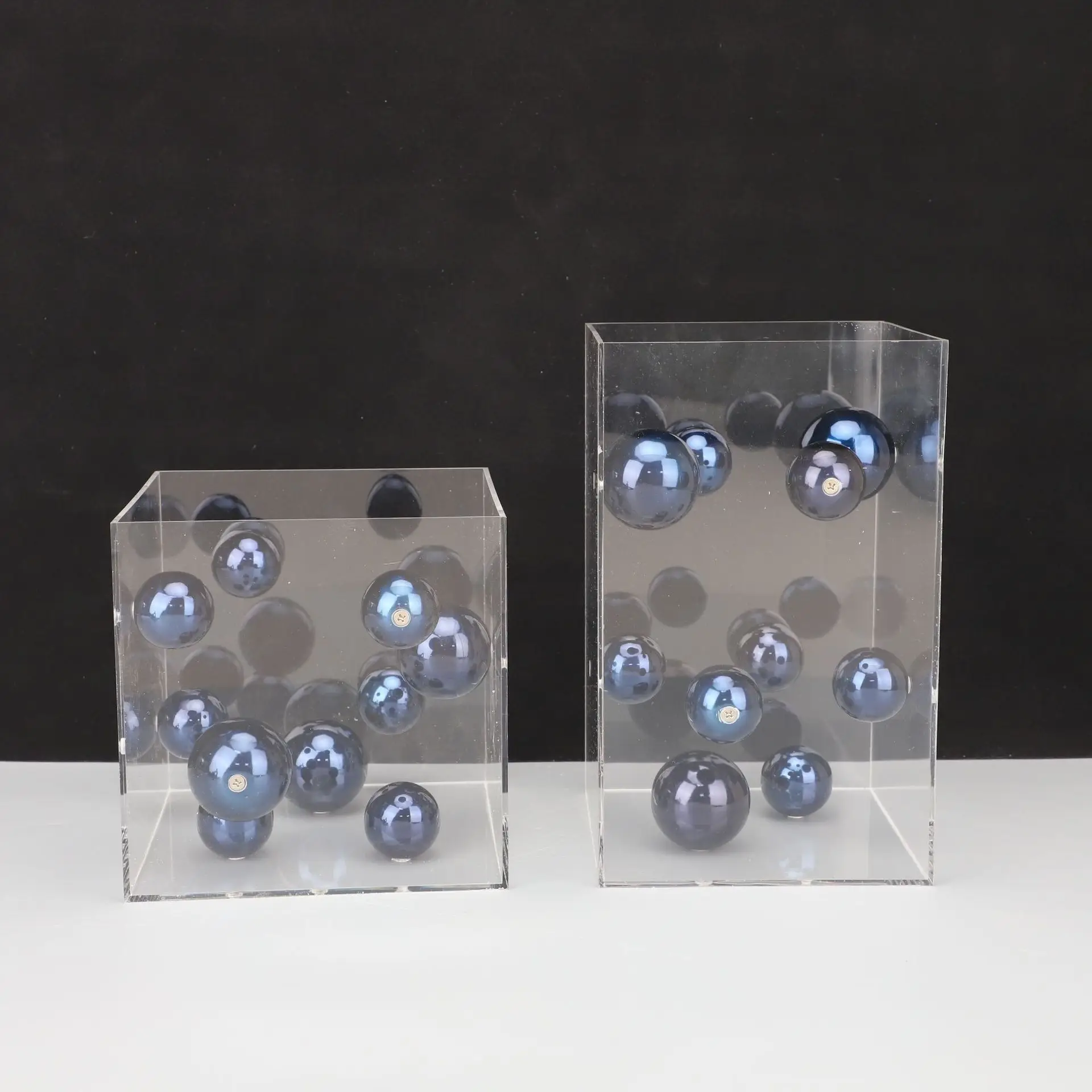 Caixa em acrílico com bolas em metal - Art Deco