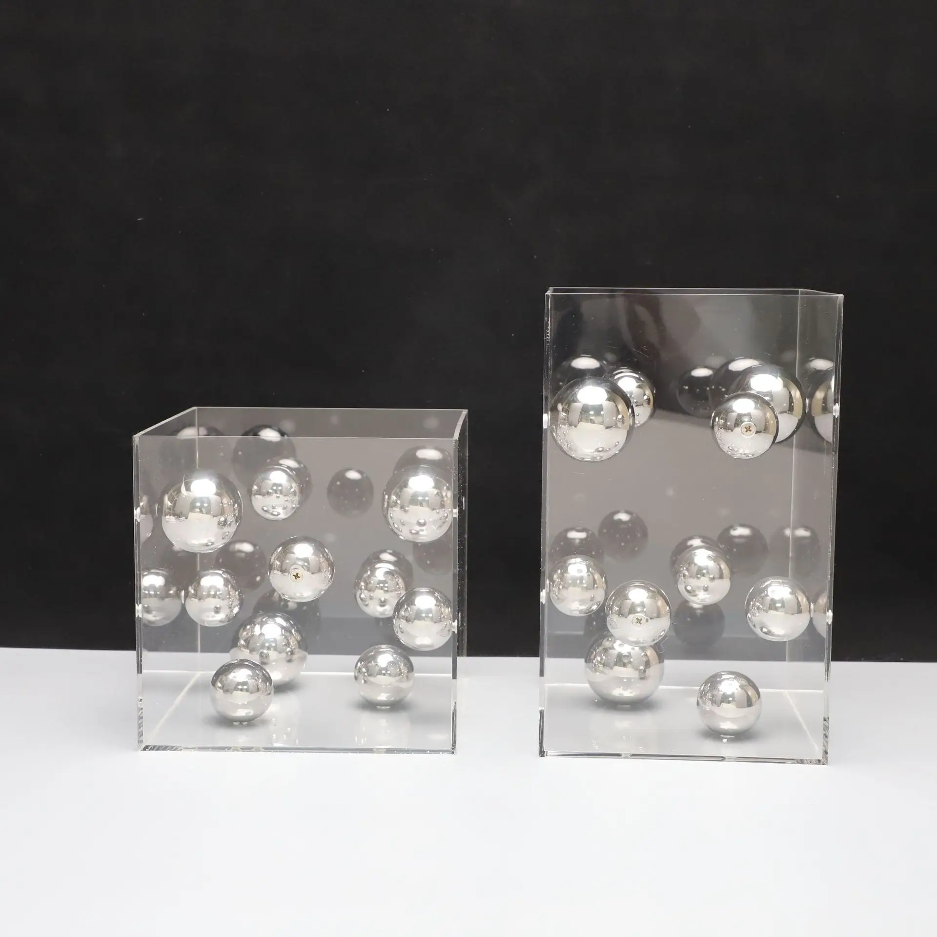 Caixa em acrílico com bolas em metal - Art Deco