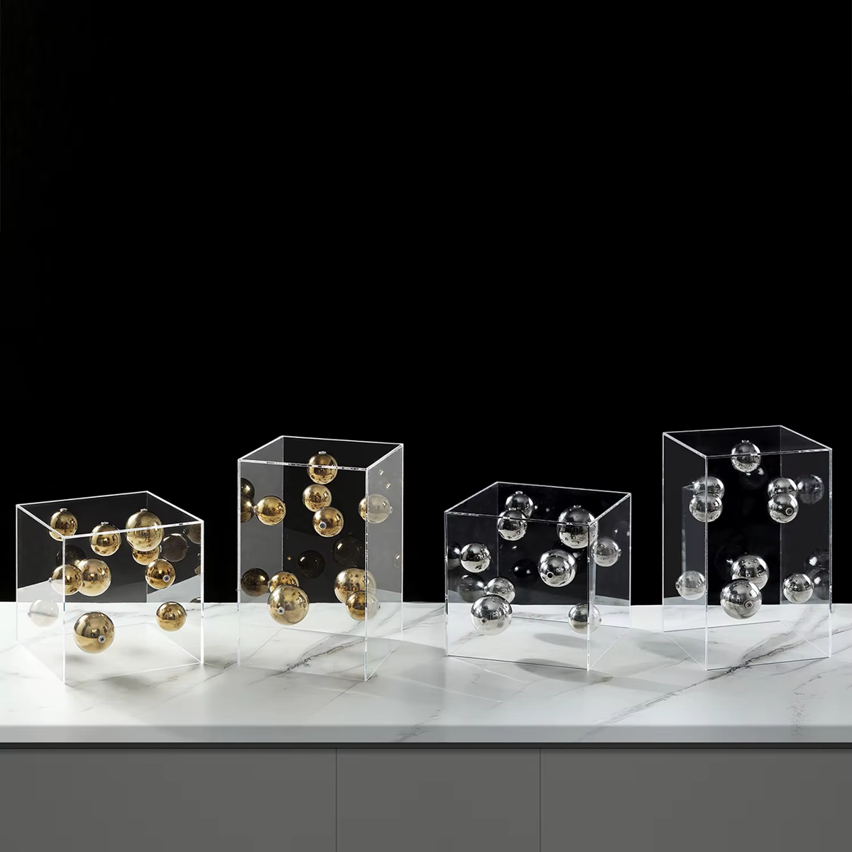Caixa em acrílico com bolas em metal - Art Deco