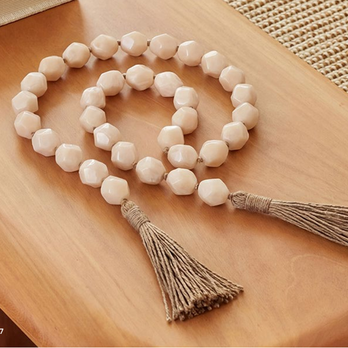Colar decorativo em resina e juta - 123cm