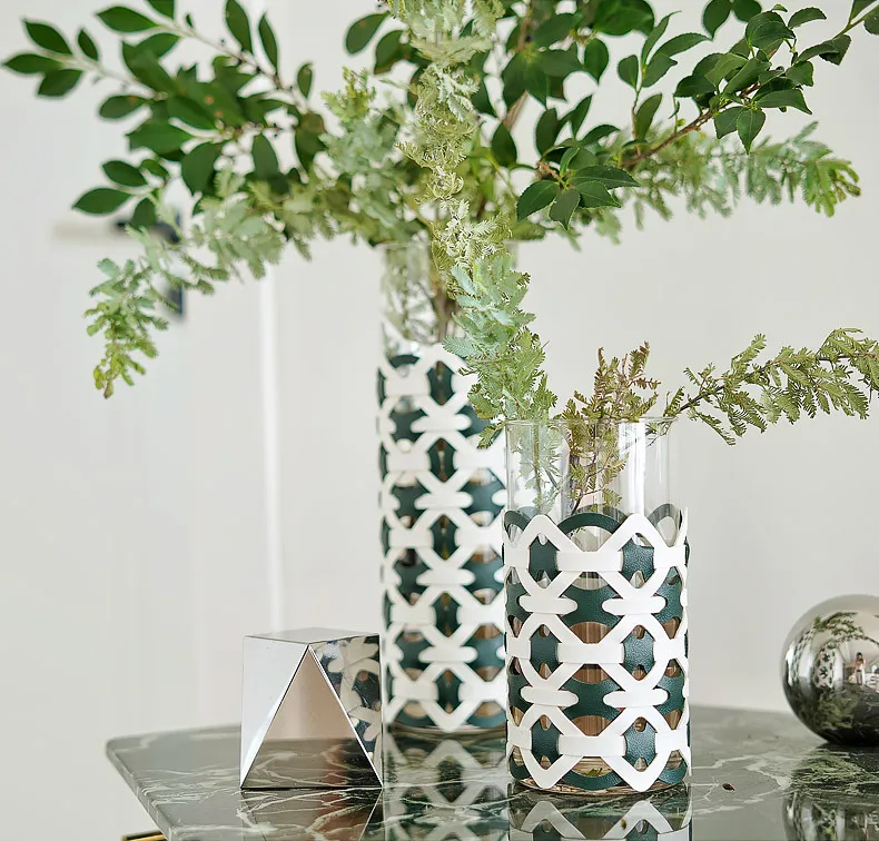 Vasos em vidro com revestimento em couro - 02 Tamanhos