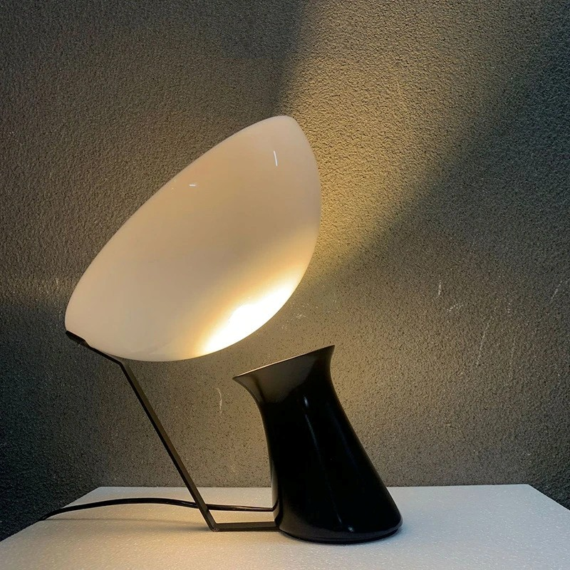 Luminária de mesa Dinamarca - design moderno