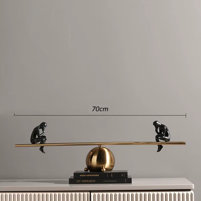 Adorno decorativo O Pensador - gangorra escada 70cm